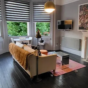 9-spacious-one-bed-in-central-hove-with-parking.brighton-hotels-england.com/